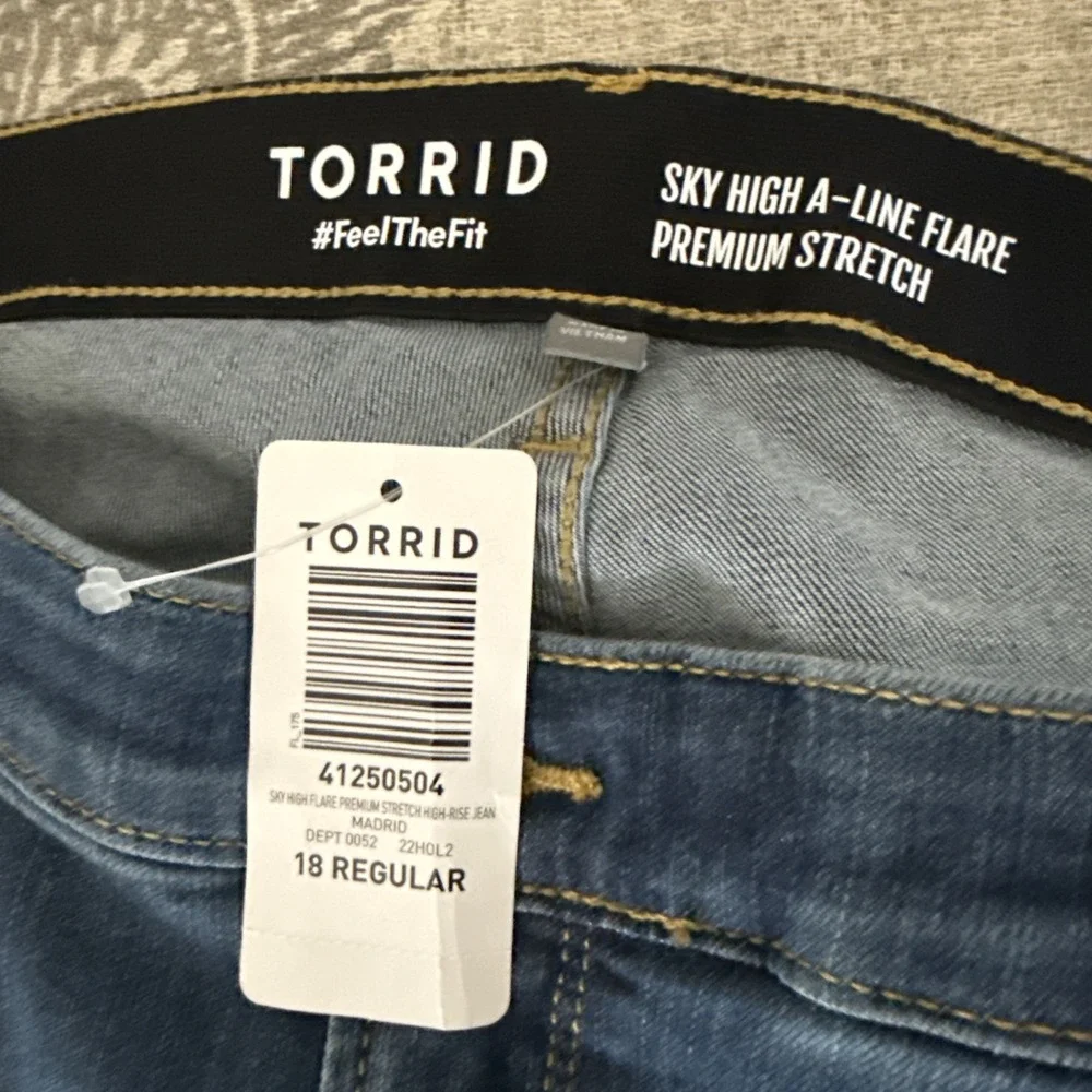 Torrid Jeans Sky High A-Line Flare NWT Dark Wash Size 18 R Stretch Boho Wide Leg - Picture 8 of 8